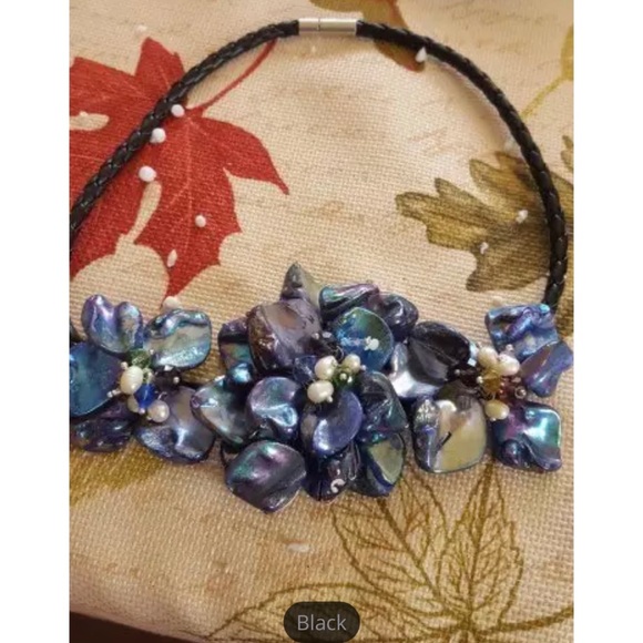 IRIS APFEL Baroque Cultured Pearl Shell Flower Art Necklace Leather Chocker - Picture 13 of 16